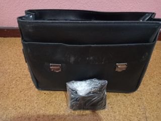 Cartera negra de cuero