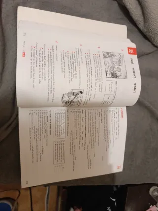 Essential Grammar in Use With Answers: A Self-S...