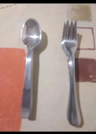 Cucharillas o tenedores de postre.