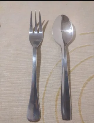 Cucharillas o tenedores de postre.