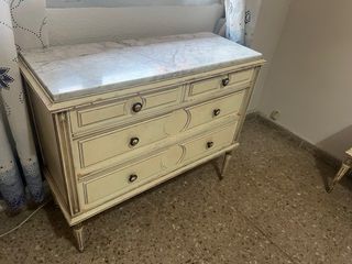 Cómoda antigua madera y mármol