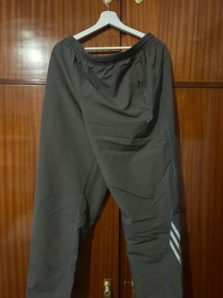 Chaqueta deportiva Adidas azul y marrón