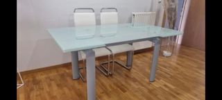 Mesa de comedor extensible cristal y 4 sillas