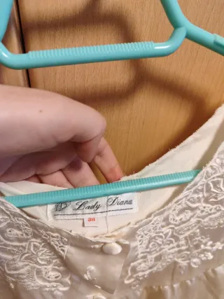 Camisón blanco de saten con encaje