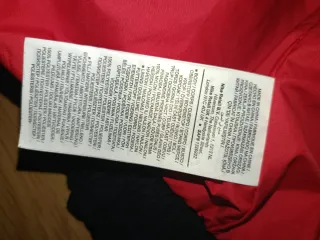 Chaquetón Jordan Negro y Rojo talla S grande.