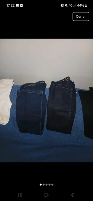 Pantalones vaqueros azules y negro