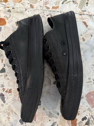 Converse nere taglia 42.5