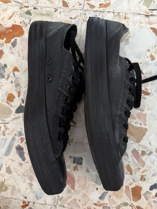 Converse nere taglia 42.5