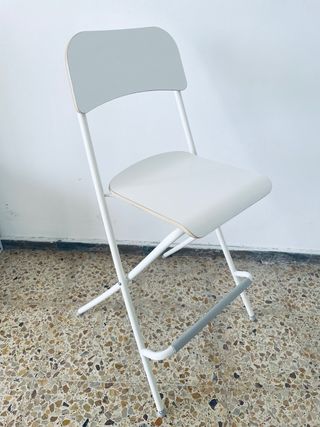 Taburete alto plegable blanco