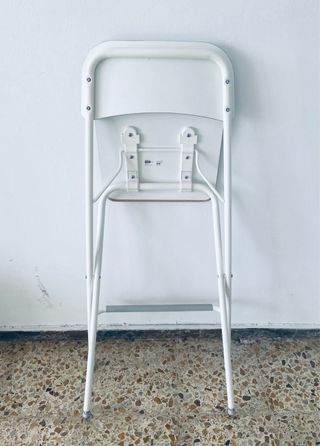 Taburete alto plegable blanco