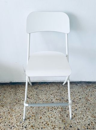 Taburete alto plegable blanco