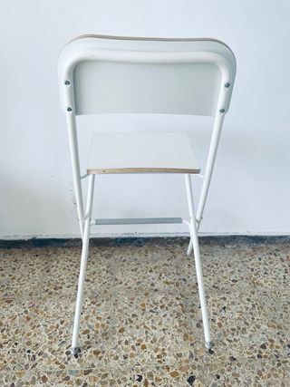 Taburete alto plegable blanco