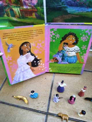 Disney Encanto (INGLÉS) Libro + Figuras + Playmat