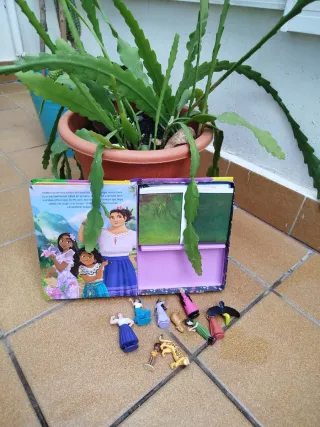 Disney Encanto (INGLÉS) Libro + Figuras + Playmat