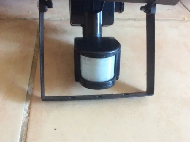 Foco halógeno exterior con sensor