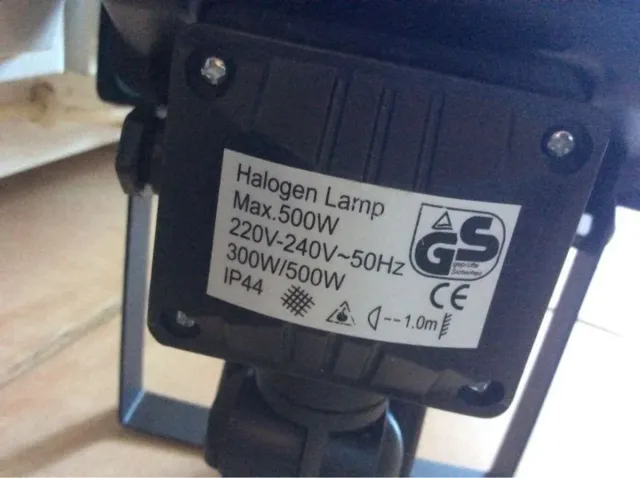 Foco halógeno exterior con sensor