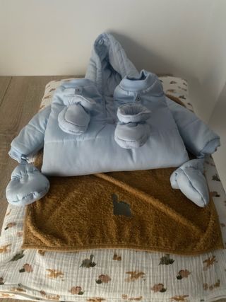Mono abrigo bebé azul