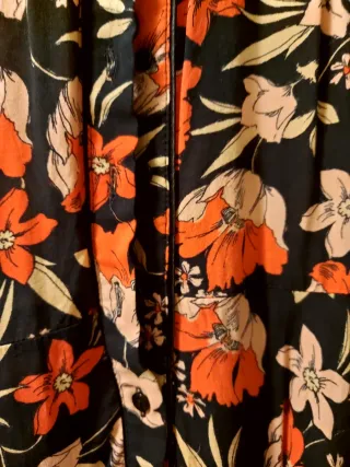 Vestido Zara floral negro y rojo