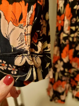 Vestido Zara floral negro y rojo