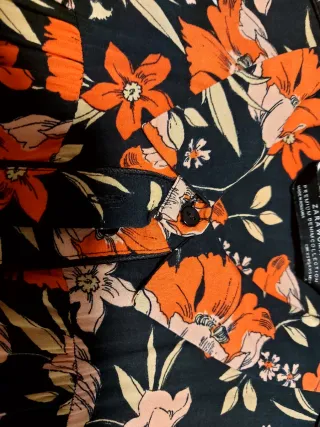 Vestido Zara floral negro y rojo