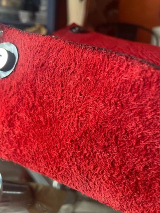 Bolso mini de fiesta piel volteada genuina rojo.