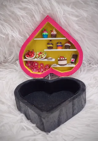 Joyero de madera con miniaturas