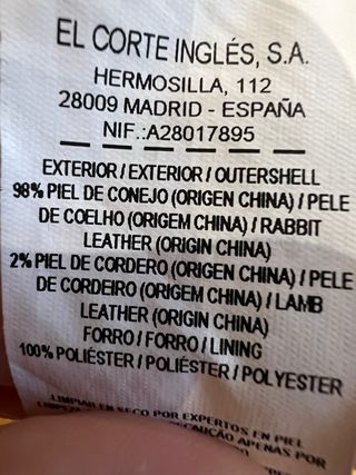 Abrigo de pelo gris y blanco , pelo conejo.