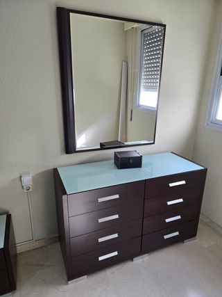 Cómoda y espejo