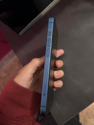 iPhone 13 Azul con cargador