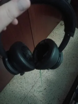 Auriculares Xbox negros con cable verde