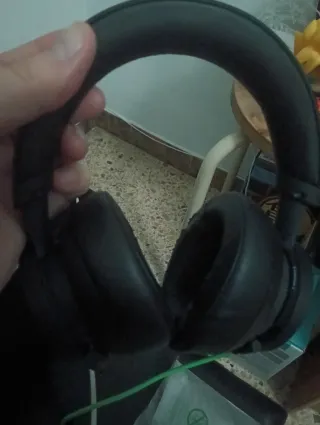 Auriculares Xbox negros con cable verde