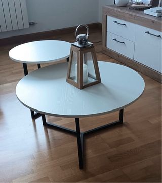 Tavoli da pranzo rotondi bianchi e neri