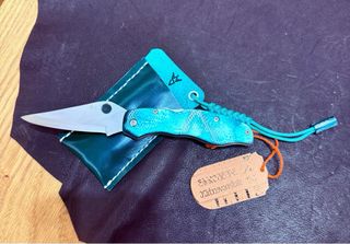 Coltello Chiudibile Verde Pelle e Metallo