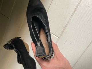 Botines Qupid de ante negros estilo moderno