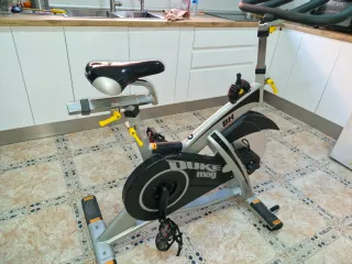 Bicicleta de spning profesional BH Duke Magnetica