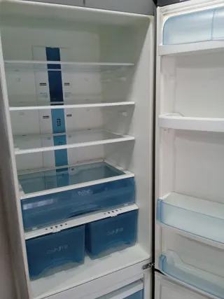 Frigorífico con congelador Daewoo