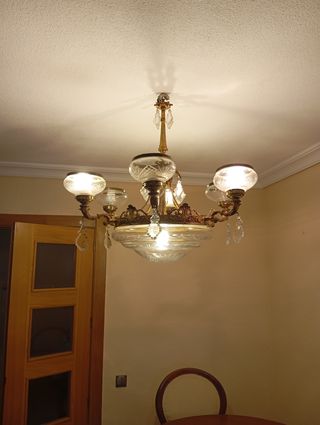 Lámpara antigua de cristal y metal