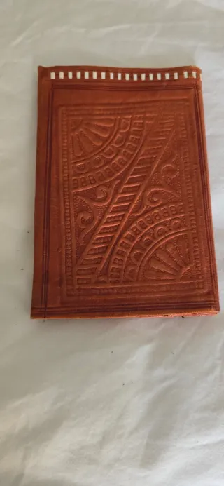 Billetera vintage piel con relieve