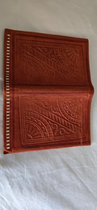 Billetera vintage piel con relieve