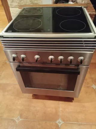 Vitrocerámica con horno Zanussi