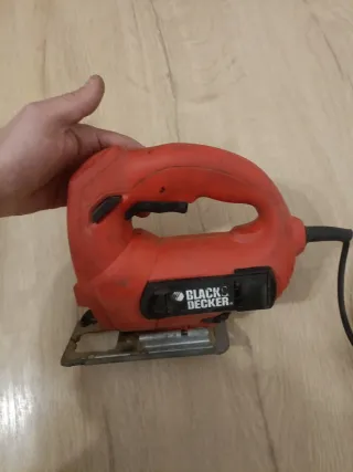 Caladora Black & Decker Roja