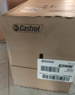 Caja de 4 garrafas de Aceite Castrol Edge 5W-30 LL