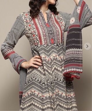 Traje estampado beige y negro