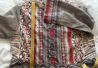 Traje estampado beige y negro