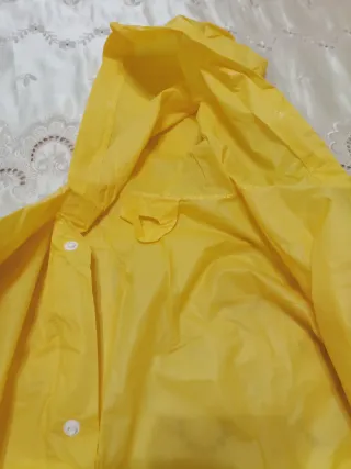 Chubasquero amarillo Agatha Ruiz de la Prada