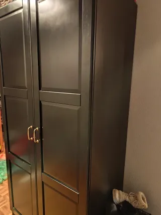 Armario de madera negro