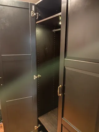 Armario de madera negro