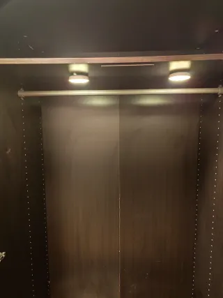 Armario de madera negro