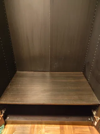 Armario de madera negro