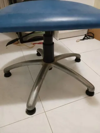 Silla azul para dormitorio o peluquería